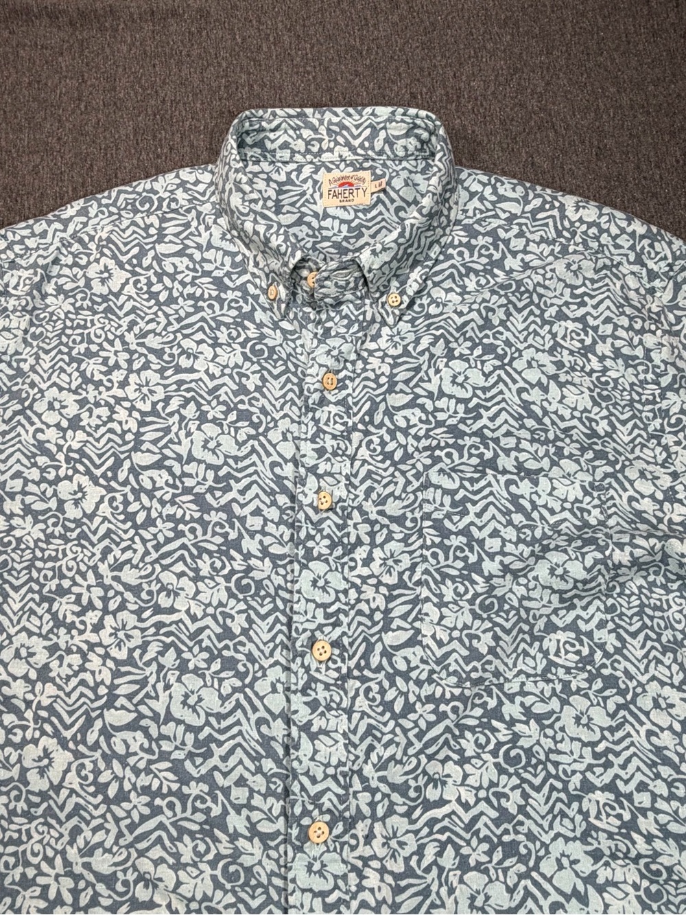 Faherty Mens Large Blue Floral Batik Hemo Tencel Short Sleeve Button Down Shirt